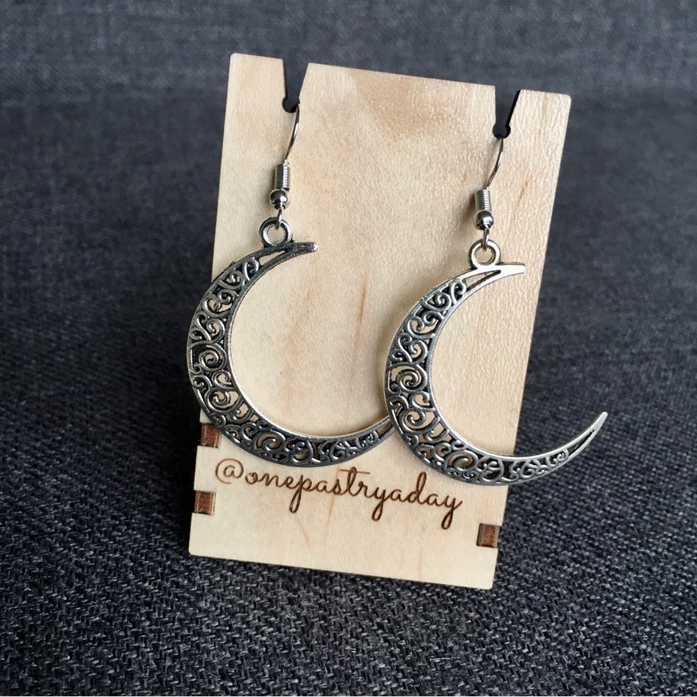 Silver Antique Crescent Moon Fashion Earrings - Picture 3 of 14
